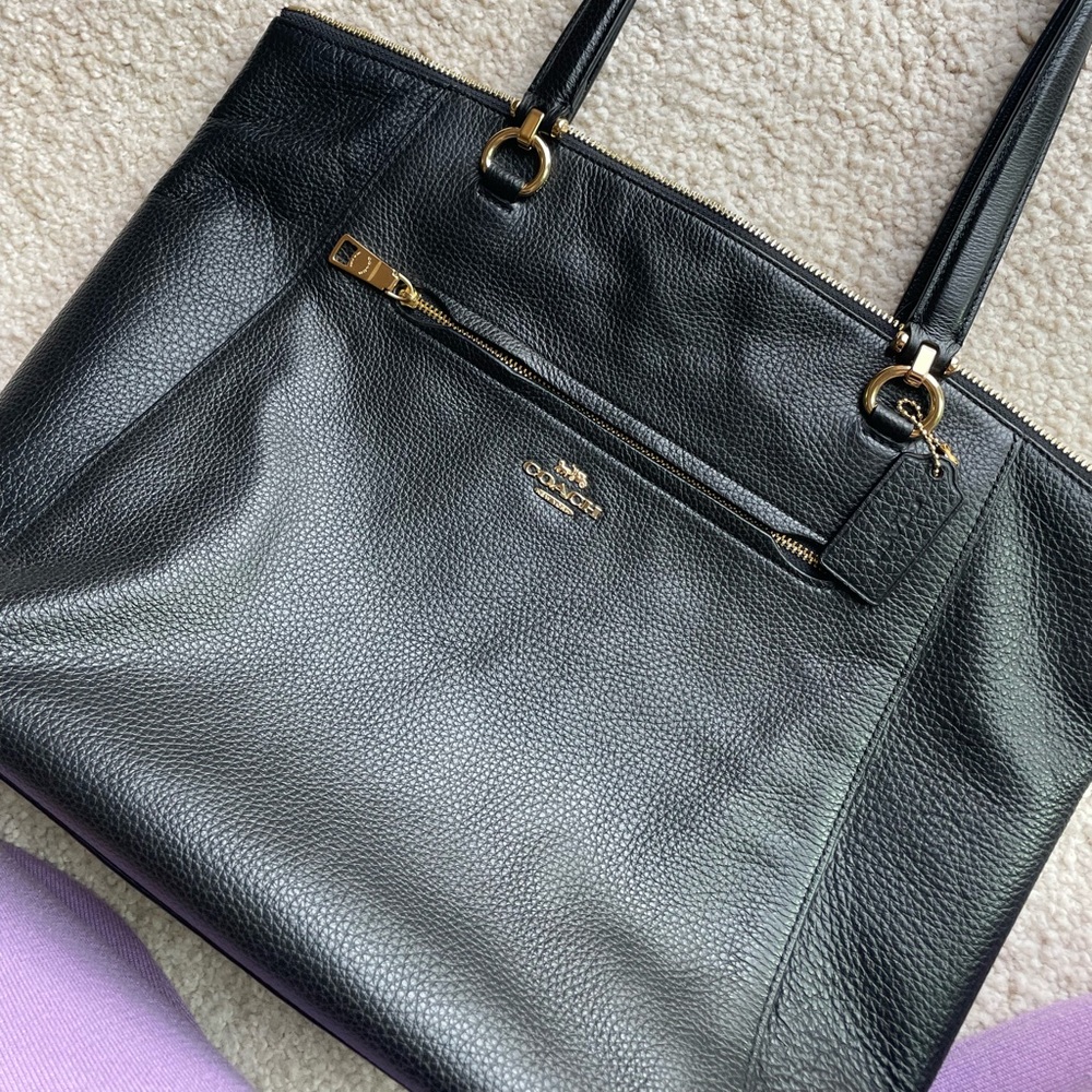 Coach Gallery Tote in Black Leather